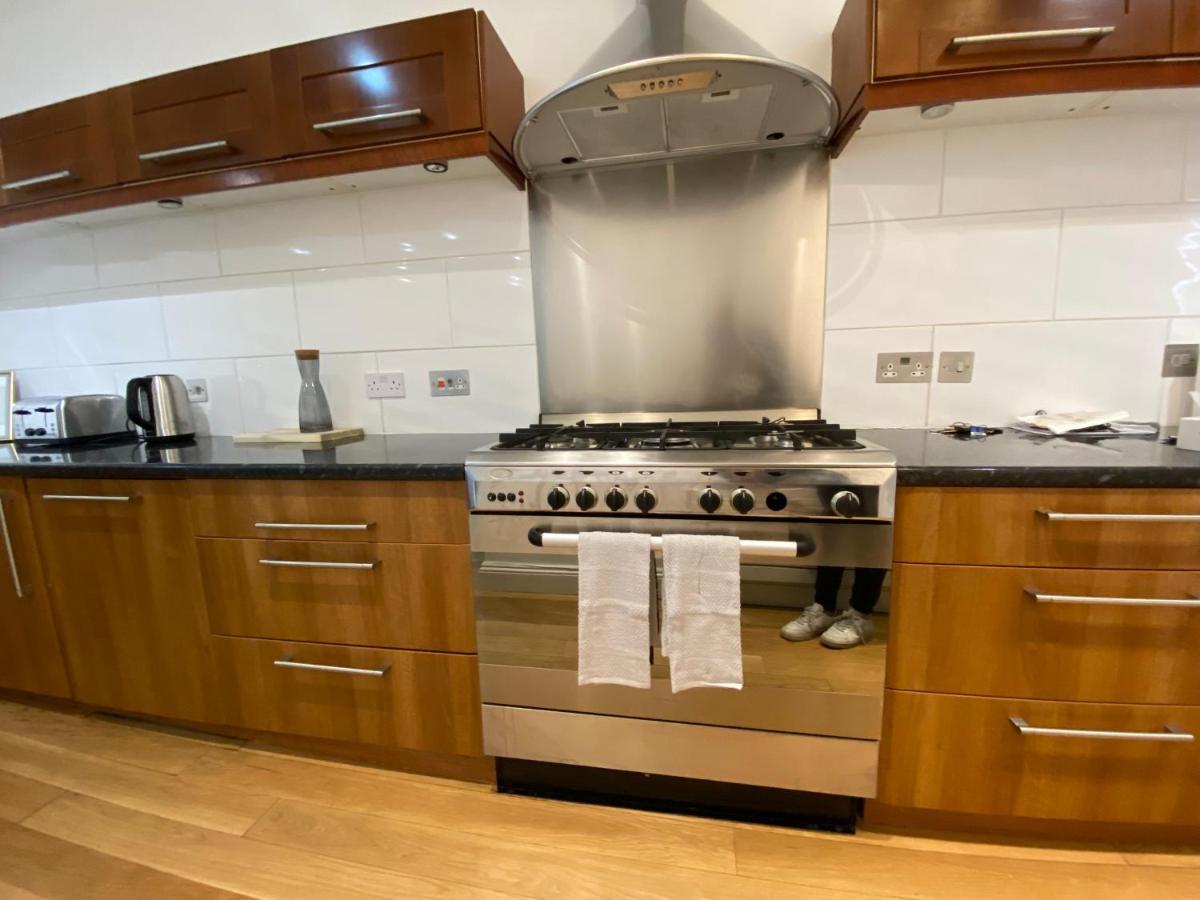 Fantastic Spacious Garden Flat With Own Private Entrance لندن المظهر الخارجي الصورة